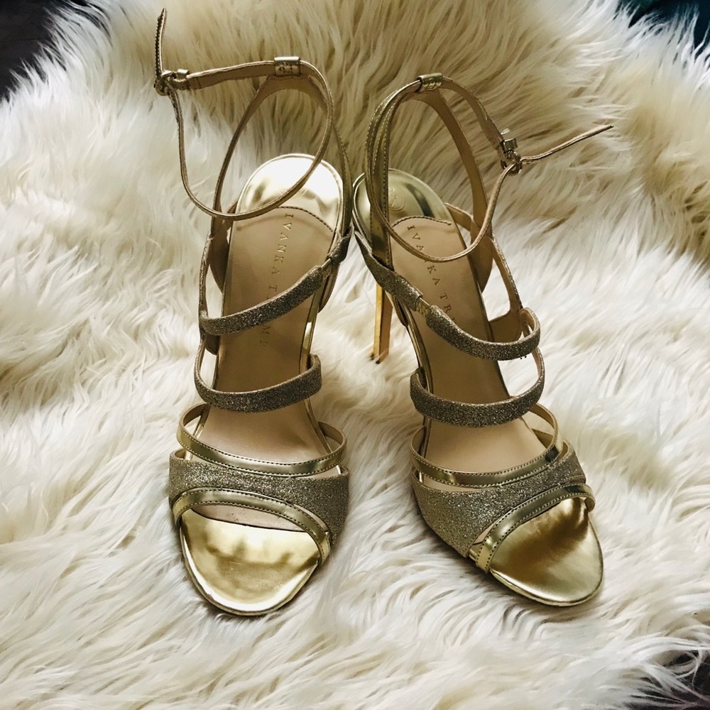 Christmas Clearance  Gorgeous Ivanka Trump Gold  Pumps
